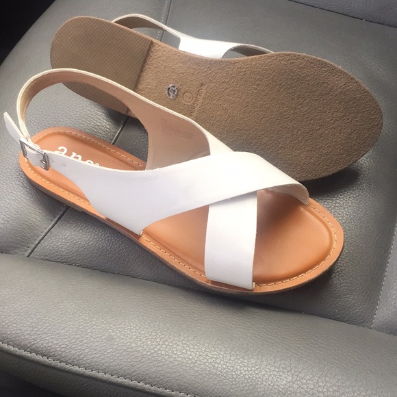 New White sandals - Picture 2 of 3